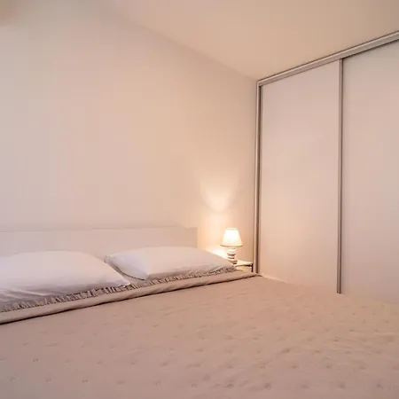 Mila By Belmont Realty 公寓